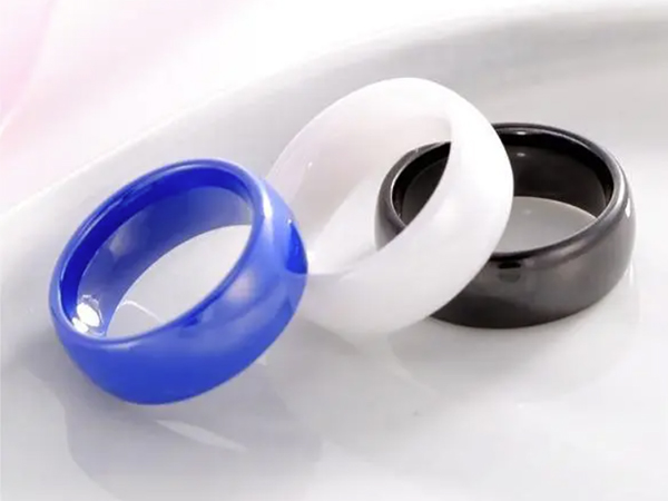 Ceramic smart ring