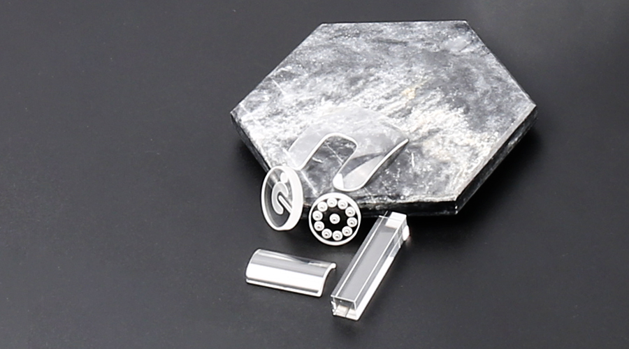 What are the main applications of Xinyuan Optical Sapphire components in one article